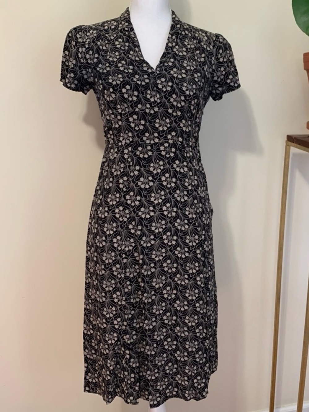 HVN Tender Loving Care Midi Black Floral Silk Summer V Neck Dress Size 6